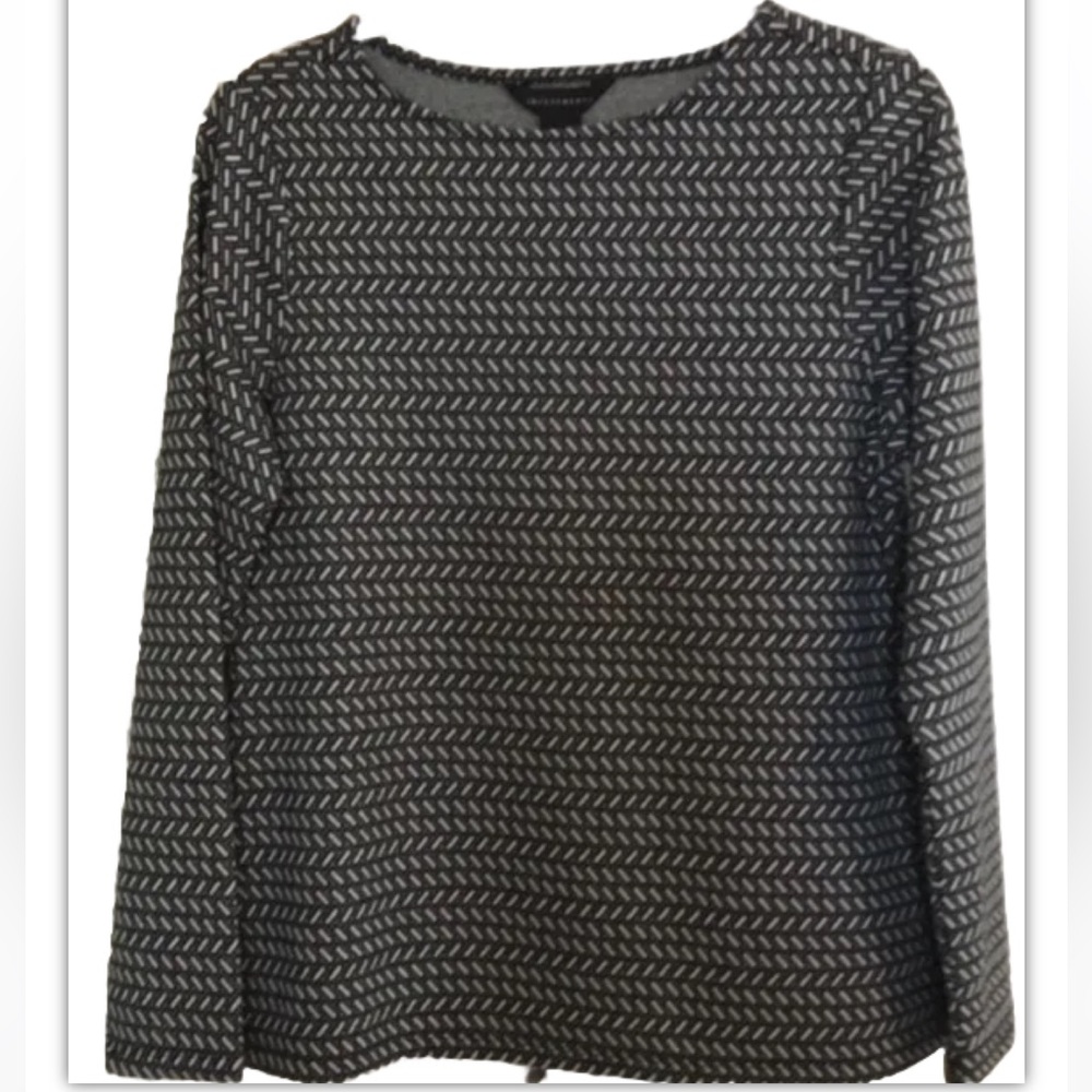New Dillard’s Black and Light Grey Design Top Size S
